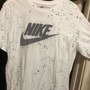 White nike t-shirt